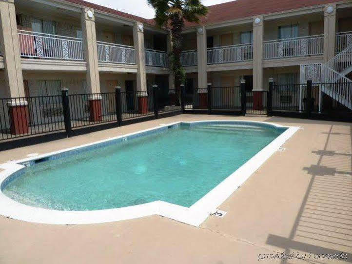 Americas Best Value Inn Clute Esterno foto