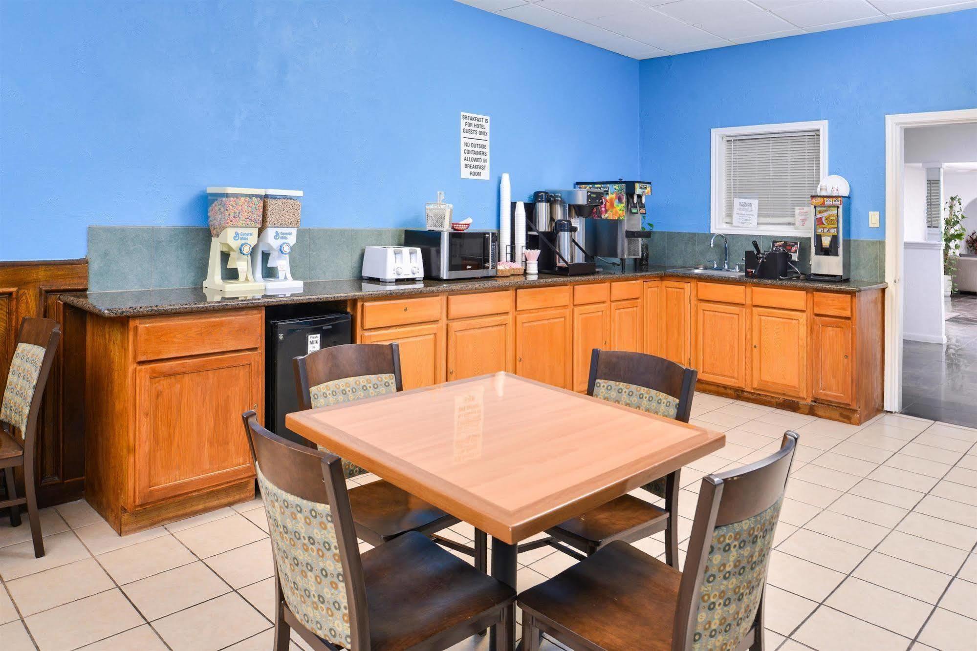 Americas Best Value Inn Clute Esterno foto