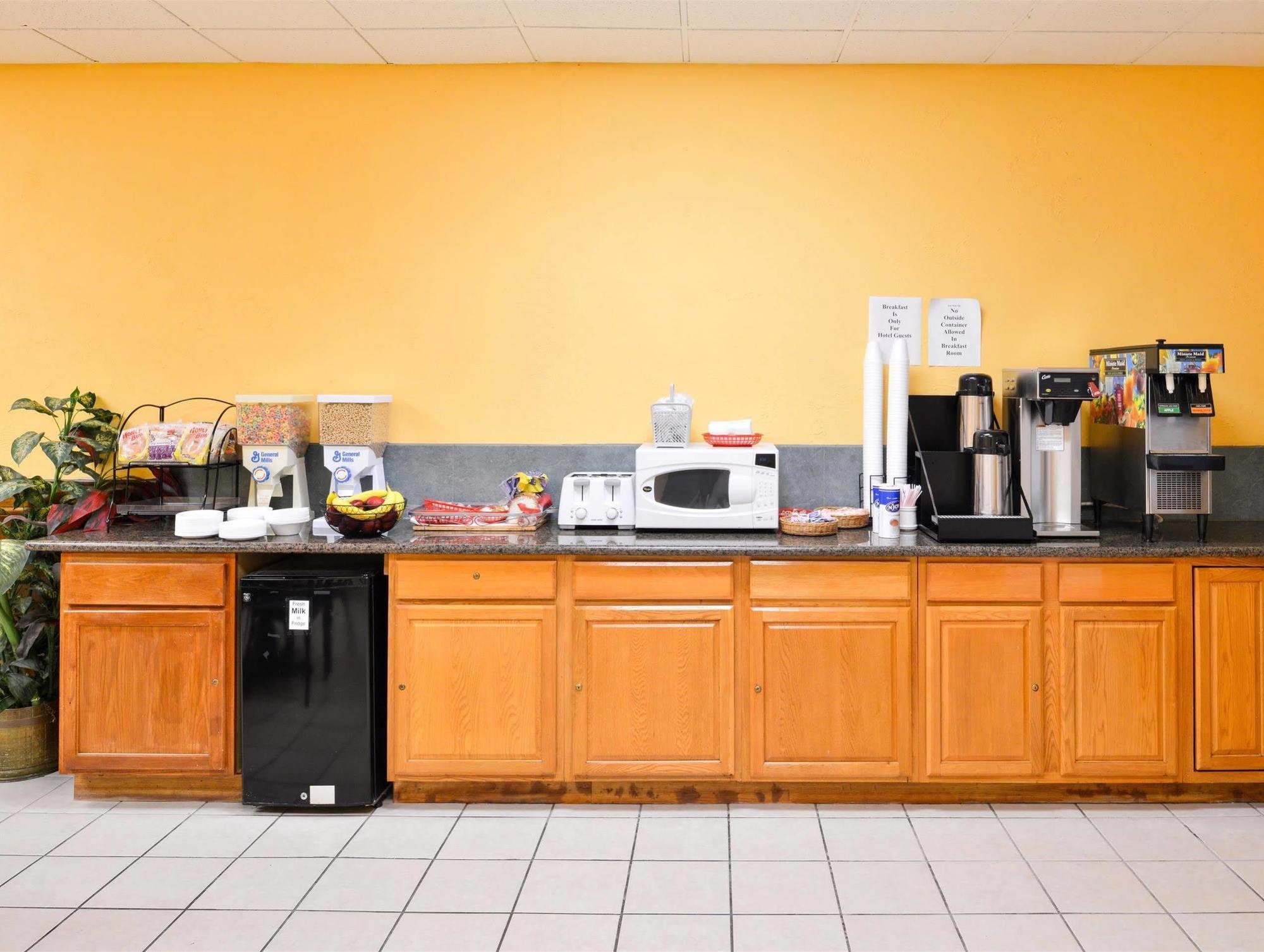 Americas Best Value Inn Clute Esterno foto